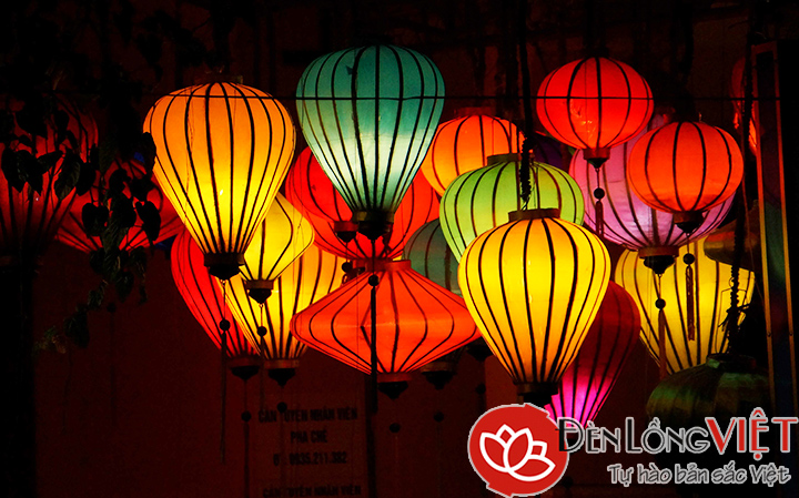 Các mẫu đèn lồng Việt trang trí biệt thự phong cách truyền thống